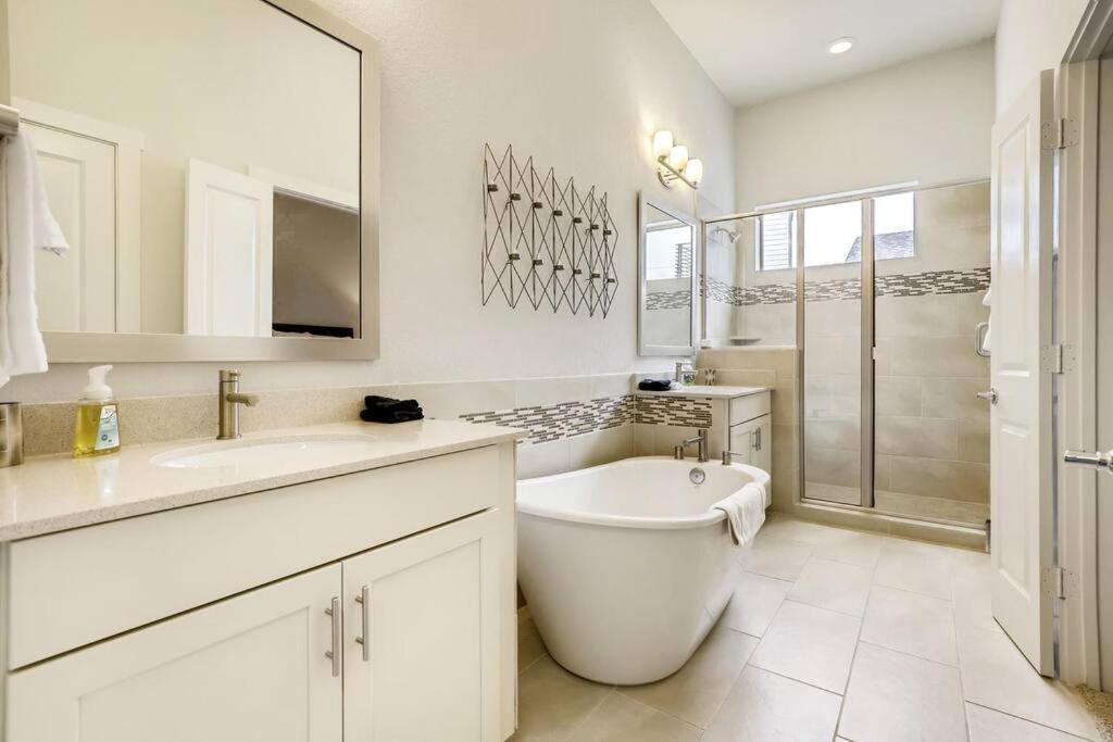 Gorgeous 4 Bed Home On St Mary'S - Minutes To Riverwalk/Pearl Сан Антонио Екстериор снимка