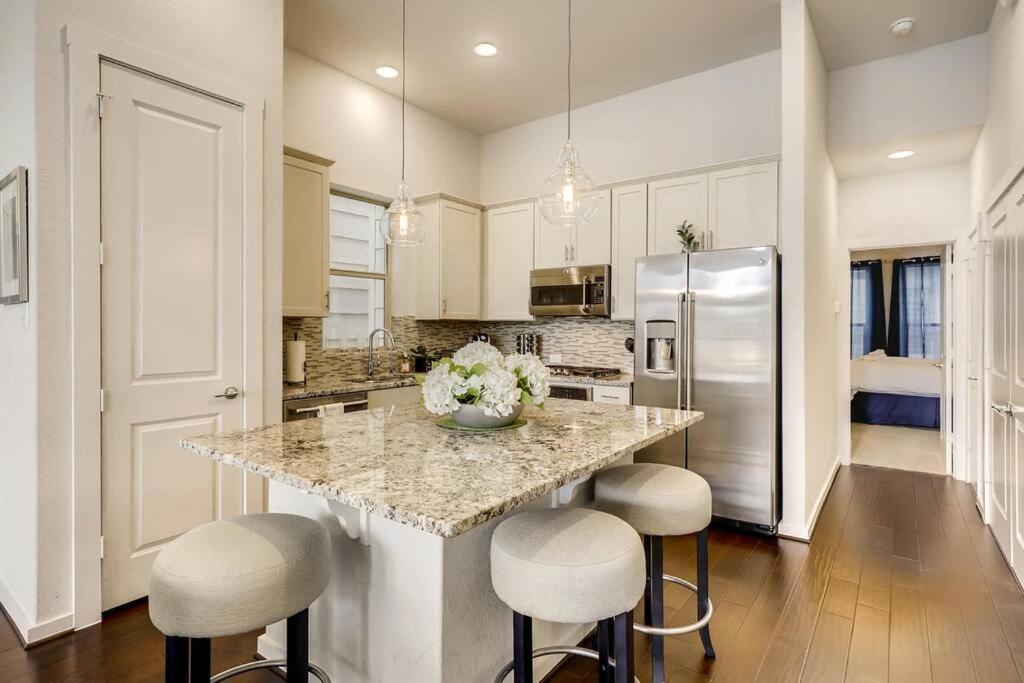 Gorgeous 4 Bed Home On St Mary'S - Minutes To Riverwalk/Pearl Сан Антонио Екстериор снимка
