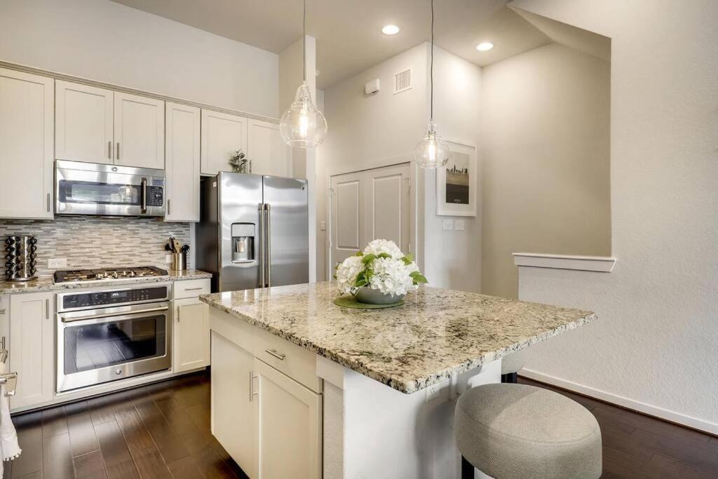 Gorgeous 4 Bed Home On St Mary'S - Minutes To Riverwalk/Pearl Сан Антонио Екстериор снимка