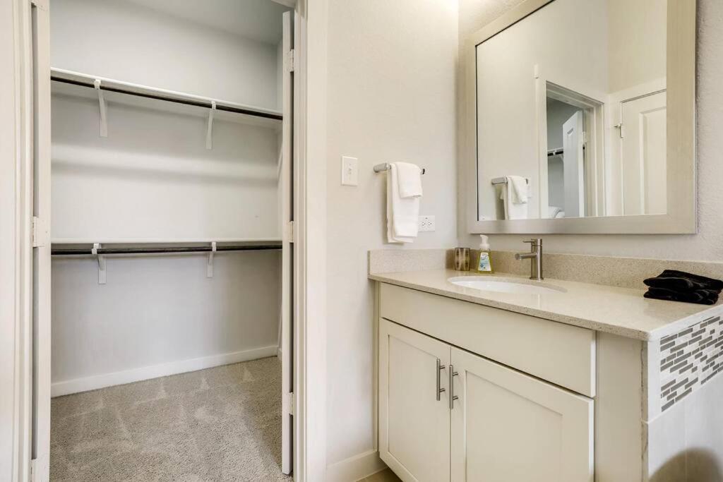 Gorgeous 4 Bed Home On St Mary'S - Minutes To Riverwalk/Pearl Сан Антонио Екстериор снимка