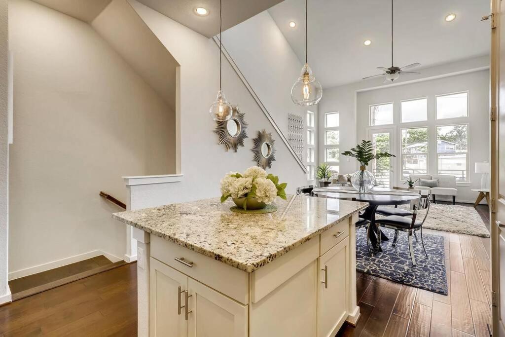 Gorgeous 4 Bed Home On St Mary'S - Minutes To Riverwalk/Pearl Сан Антонио Екстериор снимка