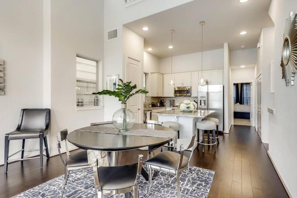 Gorgeous 4 Bed Home On St Mary'S - Minutes To Riverwalk/Pearl Сан Антонио Екстериор снимка