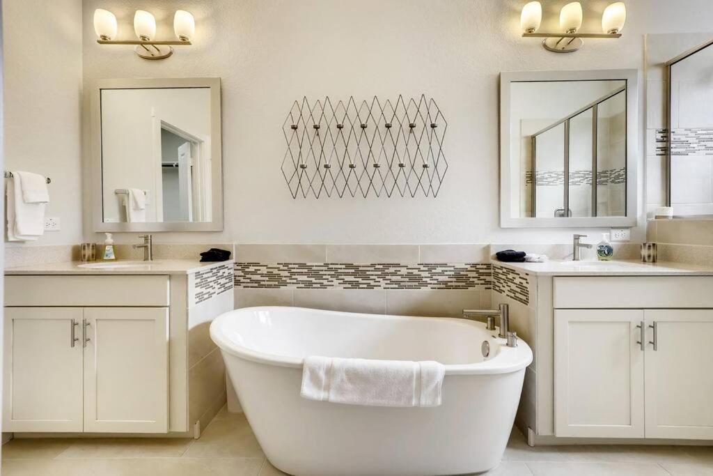 Gorgeous 4 Bed Home On St Mary'S - Minutes To Riverwalk/Pearl Сан Антонио Екстериор снимка