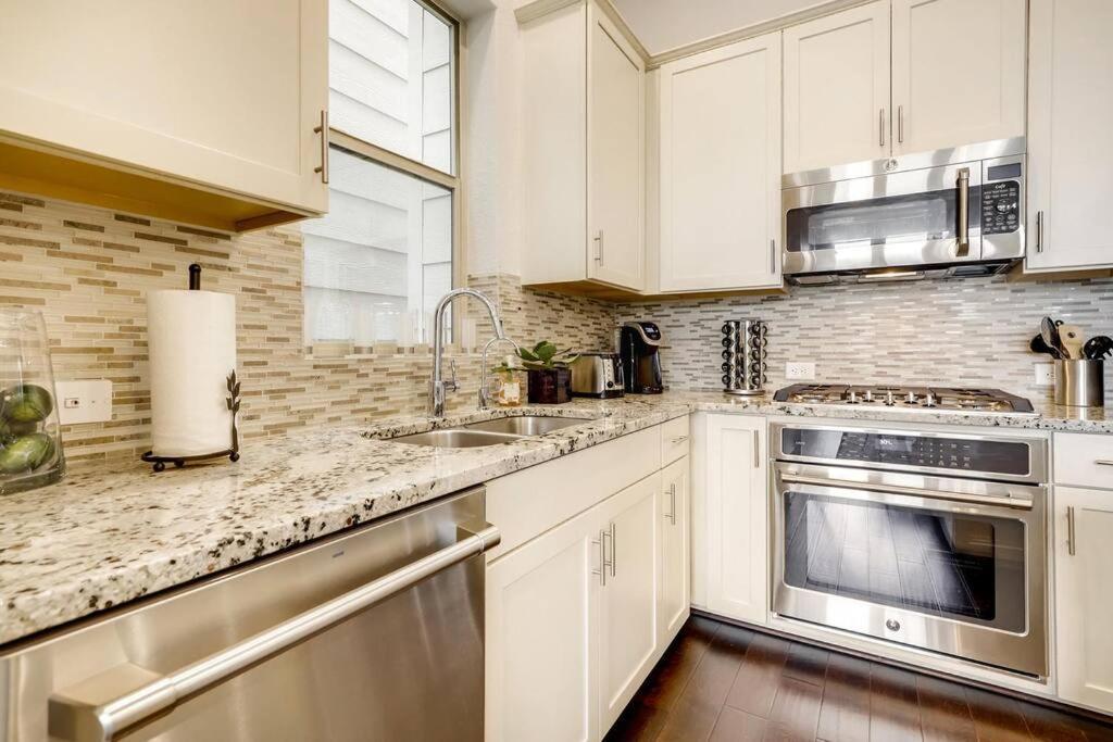 Gorgeous 4 Bed Home On St Mary'S - Minutes To Riverwalk/Pearl Сан Антонио Екстериор снимка